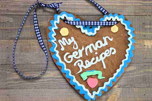 Oktoberfest Gingerbread Hearts (Lebkuchenherzen)