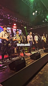 Os Serranos no Clube 25 de Julho Porto União SC . Um baile cheio de emoção, música boa e aquele clima que só quem vive sabe. Momentos que merecem ser registrados com carinho. #musicagaucha #fandango #reelsvideo #videomaker #tradicaogaucha | Regiane Melnik