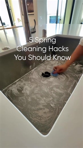 5 cleaning tips for you to start off the spring ✨fresh✨ 👉 heat up sliced oranges (or lemons) and water in the microwave to loosen up the grime and make it easier to wipe down the surfaces 👉 sprinkle baking soda on carpet before you vacuum to get that extra fresh clean (make sure you let it sit for a few minutes!) 👉 freeze diced lemons, baking soda, and water into an ice tray to turn them into the perfect “cleaning” ice cubes. To activate, put them in your sink and pour in vinegar before turni