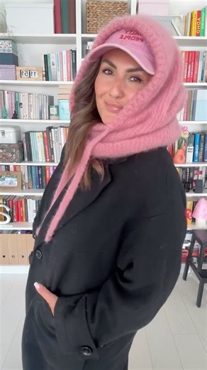 Agnieszka Burska-Wojtkuńska on Instagram: "Mam na sobie: t-shirt @solysirenas spodnie @kappahl buty @flowermountain_official bluza @surf.inc_official kamizelka @billabongwomenseurope płaszcz @zara (wiekowy) balclava @surf.inc_official czapeczka @saltypeople_ftv torba @carharttwip_pl mgiełka @soldejaneiro 71 o cudownym aromacie karmelowego popcornu i prażonych, solonych orzechów 🤤"