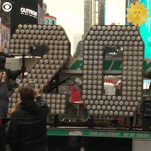 The "2" and "0" for New York’s 2020 New Year celebration arrived in Times Square Wednesday. The seven-foot-tall numerals will be on display next week. Later, they'll make their way to a spot overlooking Times Square for the New Year's Eve festivities https://cbsn.ws/2rANn6g | CBS Sunday Morning