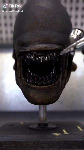 Xenomorph Teeth Action Sculpture