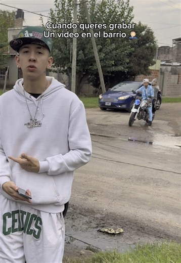 Grabando en el Barrio: Humor en la Comedia