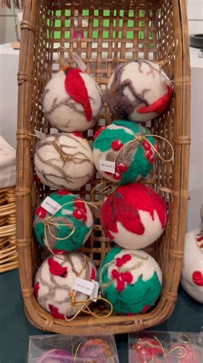 Join The Madison Artists Guild Gallery for the 7th Annual Holiday Market from October 18 - December 31, 2025.🎁🪡🖼️ The Market offers a treasure trove of unique handcrafted gifts. This juried show features the works of multiple local talented artists, offering one-of-a-kind items perfect to gift your friends and loved ones this holiday season. Learn more about the market, here: themadisonartistsguild.org/events/57. | Visit Madison, GA