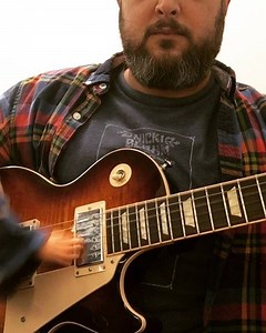 19K views · 861 reactions | Don’t let anyone tell you their hands are too small to play guitar 落 #guitar #tinyhands #smallhands #guitarlessons #martymusic #martyschwartz #lespaul #gibson #gibsunday | Marty Schwartz | Facebook