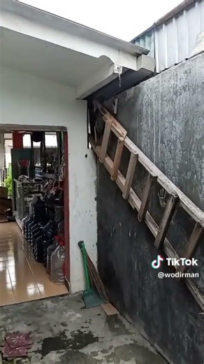 M5.7 or M4.6 earthquake shakes a pipe in Malang, Java, Indonesia on January 27, 2026🇮🇩