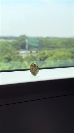 Unbelievable! Coin Balances at 350 km/h on Chinese Bullet Train