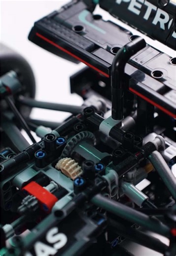 Конструктор боліда Mercedes-AMG Petronas F-1 на 1642 деталі