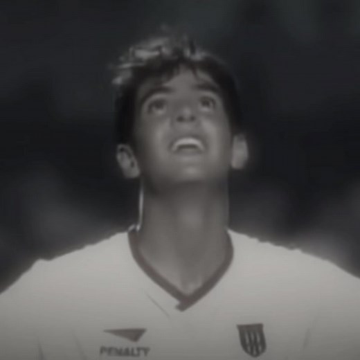 Kaká Masterclass: Skills, Dribbling & Elegance Compilation