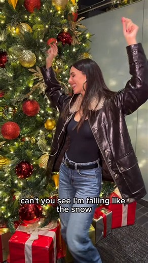 Victoria Justice on Instagram: "Introducing the new iTree 🍏🎄✨ (comes preloaded with Santa Darlin’) 🎵 𝒮𝓉𝓇𝑒𝒶𝓂𝒾𝓃𝑔 𝑒𝓋𝑒𝓇𝓎𝓌𝒽𝑒𝓇𝑒 𝓃𝑜𝓌! 💋"