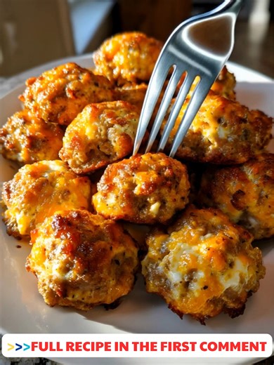 Sausage 😹 Cheese Balls Easy 🧀🍖 Bite-sized sausage and cheddar balls: a crowd-pleasing snack or breakfast treat for any occasion! Ingredients: 1 pound ground sausage ..... Full Recipe in Coʍmеոτ 💬 🏩 | The Storybook Of Pixels and Colors