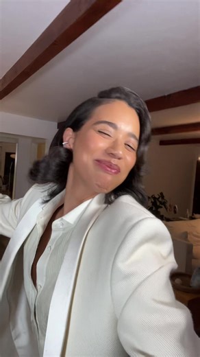 i am FEELING THIS GLAAAAAM @Cherishbrookehill did my makeuppppp @marciahamilton_hair did my hairrrrr and as always Amanda Lim styled me!!! in @MITHRIDATE 😍😍😍 #lesbian #kamala #mamala #mango #meow