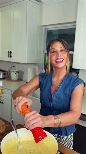 Honey butter cornbread! Let’s make it! #cookingvideo #cornbreadrecipe