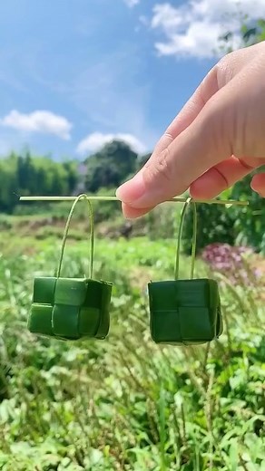 Here comes the little basket tutorial of palm weaving, Mr. can #DIY | Basket Weaving