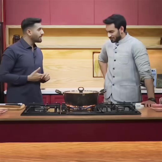 Highlighting Elite Humor in Memes