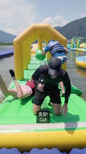 British teens race through Korea’s epic lake waterpark challenge!