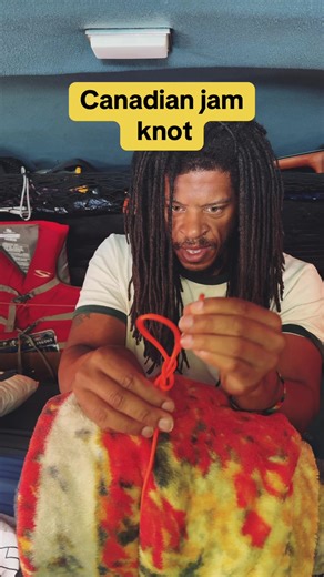 The canadian jam knot is great for cinching up items such as bed rolls, sleeping bags, piles of rolled up clothes and much more! #survival #camping #outdoors #knots