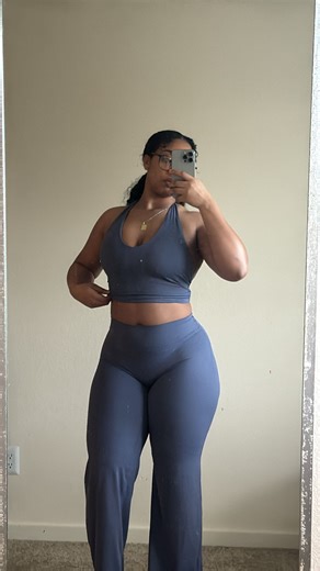 Scyana 🫶🏽 on Instagram: "Here’s an at home upper body workout no equipment needed 🤭🤍. Repeat after me “WE DO NOT SKIP UPPER BODY” ok? Alr lol don’t let the myths on social media hold you back from getting your dream body boo. Let me know how you guys like it. 🤍 Full outfit is @oneractive slate blue softmotion straight legs(medium) and Halter Mid vest (Large) Form tips⬇️ Knee Push-Ups (3 × 10) • Knees down, body in one straight line from head to knees • Hands slightly wider than shoulders • 