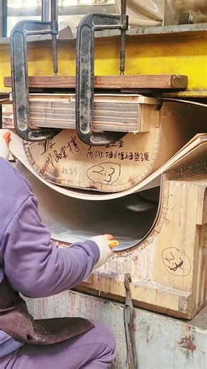 Crafting Curved Furniture: Laminating Plywood in a Hydraulic Press
