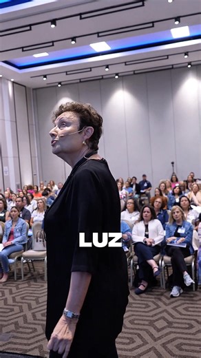 Acompáñame a abrir el seminario de Ho’oponopono en Miami. YO” soy el “YO” “YO” vengo del vacío a la luz, “YO” soy el alimento que nutre la vida, “YO” soy ese vacío, Ese silencio más allá de la conciencia. El “YO”, lo PERFECTO, lo ABSOLUTO, “YO” dibujo mi arco iris a través de las aguas, La transformación de mente en materia, “YO” soy la inhalación y exhalación, La brisa transparente e invisible, El átomo indefinible de la creación. “YO” soy el “YO”. Comparte con quien necesita este mensaje y guá