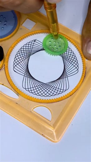 How many circles were drawn? 🤓 #spirograph #2025 #shorts