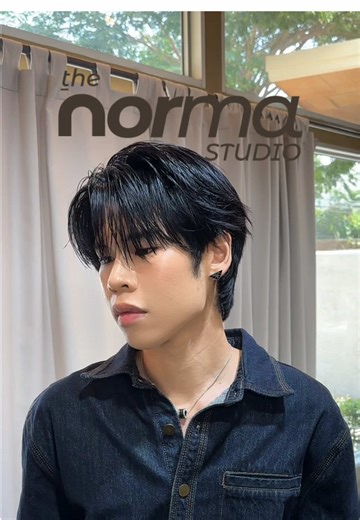T H E N O R M A S T U D I O HAIR CUT 800 HAIR COLOR START 2500 LINE : @THENORMASTUDIO - • Norma ได้แรงบันดาลใจ จากความหมายดั้งเดิม ของคำว่า The Standard ไม่ใช่ในฐานะ “บรรทัดฐานที่ใช้ตัดสิน” ▪️ แต่เป็น หลักอ้างอิงที่ใช้ยึดถือ ▪️ โลกความงามทุกวันนี้ เต็มไปด้วยคำว่า ใหม่กว่า / แรงกว่า / ปังกว่า แต่ Norma เชื่อว่า มาตรฐานที่แท้จริง ไม่จำเป็นต้องตะโกน และไม่จำเป็นต้องเปลี่ยนทุกฤดูกาล มาตรฐานที่ดี ▪️คือสิ่งที่คุณ กลับมาเชื่อใจได้ซ้ำๆ▪️ #thenorma #thenormastudio #senseofnorma
