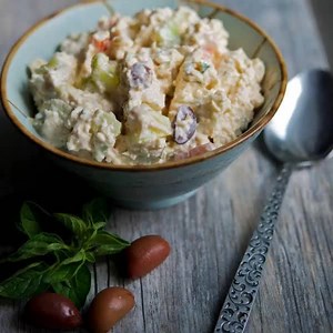 Week #4 out of my 12 week Meal Plan is up on the blog featuring recipes for Greek Chicken Salad, Rosemary Grilled Pork Skewers, Creamy Chicken, Spinach & Mushroom Casserole, Ratatouille Panzanella Salad and Gab's Caprese Shrimp Stuffed Tomatoes. Plan for the week ahead with Week #4 Recipes: http://bit.ly/29zhAGW | Carrie's Experimental Kitchen