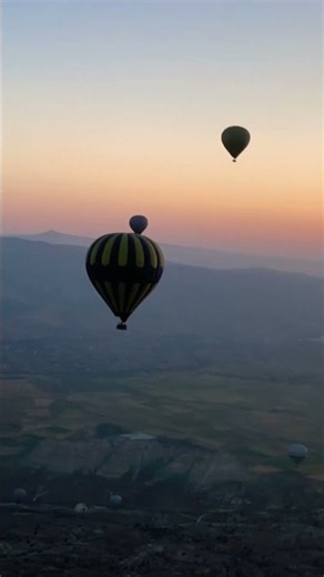 Adventure in Cappadocia Turkey. Truly magical 🇹🇷🎈🏞️🌄#turkey #cappadocia #balloon #sunrise
