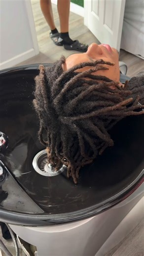 𝐅𝐥𝐨𝐫𝐢𝐝𝐚 𝐋𝐨𝐜𝐬 𝐒𝐩𝐞𝐜𝐢𝐚𝐥𝐢𝐬𝐭🪽 on Instagram: "2025 was the best quietest year of my life, truly nothing I could’ve imagined. I bear witness to God’s presence over my life continuously. To my 6.5k supporters, much much love and cherishing❤️. This New Year, will be pure loud vision. I can’t wait.. y’all ready?! I say let’s rock this one out together my babes🪐 Thank you everyone, Happy New Year’s TheLocsRealm!"