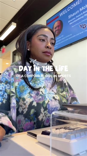 Despite how my face looks packing these boxes.. it’s sorta therapeutic to pack gifts in like a relaxing way… can’t explain it. | Work Routine | Day in the Life Vlog | #corporatelife #womeninsports #dayinmylife #9to5 #nashville
