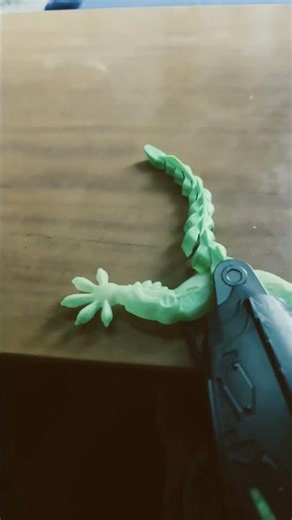 I built a self-aware lizard robot