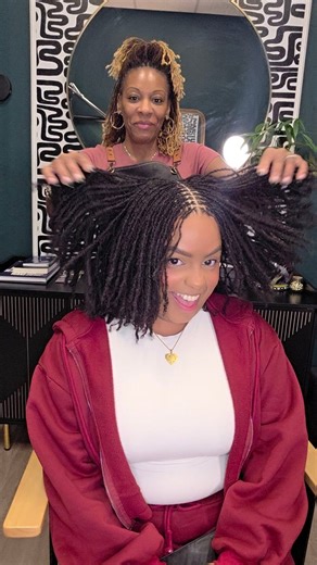 Overdue retie → refreshed foundation ✨ A clean grid and proper interlocking technique make all the difference. She walked out feeling brand new — and her reaction says it all 🖤 If you love healthy locs, neat reties, and real loc care education, follow my page for more transformations. 📍 Providence, RI ✨ Follow for more loc tips, demos, and results overdue retie, sisterlocks retightening, microlocs maintenance, interlocking method, clean grid locs, neat retie, retie before and after, profession