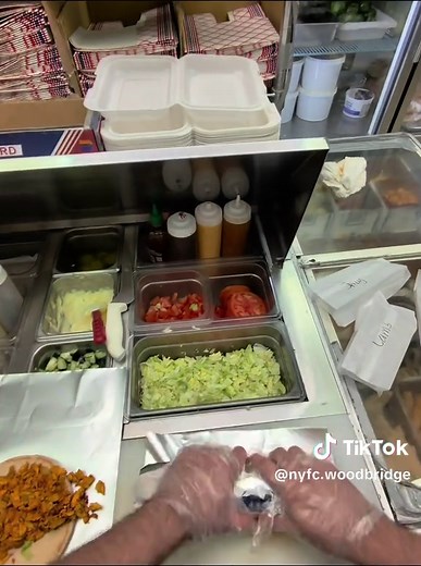 How to Pronounce Gyro: GY-ro or YEE-ro?
