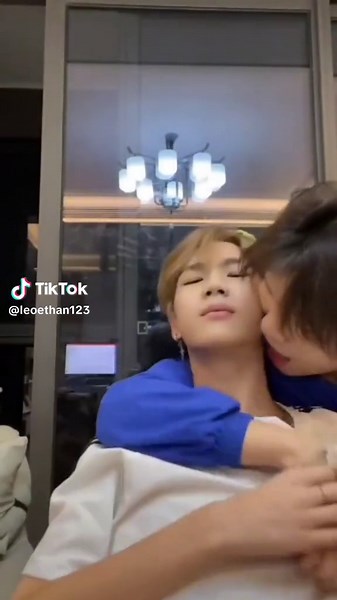 Chinese Gay Couples Kiss Compilation