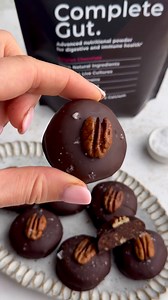 💚 These delicious gut friendly pecan date bites aren't just good for your taste buds they make your gut thrive! | Biomel