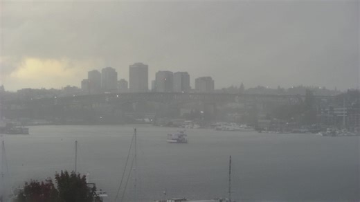 LIVE UPDATES: Thunderstorms moving across Seattle, western WA