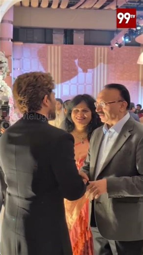 అల్లు శిరీష్ వెడ్డింగ్ ఈవెంట్..అల్లుఅర్జున్ తో మాట్లాడిన 99TV చైర్మన్ తోటా చంద్రశేఖర్ గారి ఫ్యామిలీ