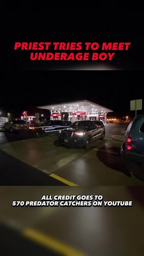 PredsCaughtOnCam (@predatorscaughtoncamera)’s video of predators get caught on