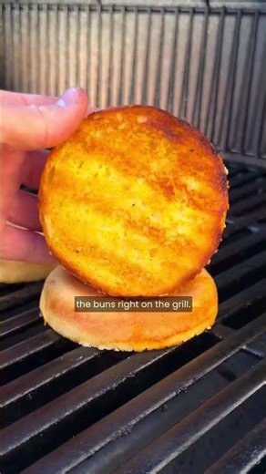 Juicy burgers. Sweet summer sides.This is how Memorial Day should taste. 🇺🇸🍔🍅