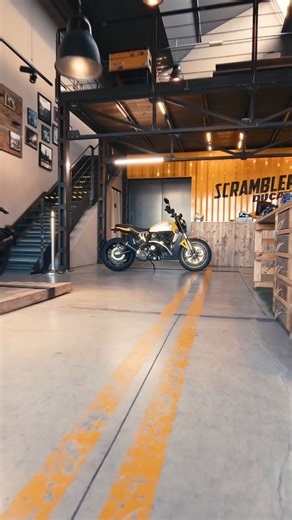 🎨 Express your style like never before with the new Scrambler Icon. With 9 color options, from standard to accessory kits, customizing your ride has never been easier. The colored part of the tank? It’s a removable cover. Same goes for the mudguards, wheel tags, and headlight trim. That means: more freedom, more you. Whether you’re feeling bold, minimal, or vibrant, there’s a mood for every ride. 🔧 Try the new online configurator and discover how your Scrambler can change with you: https://duc
