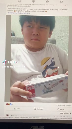 Unboxing and Review of Tomica Hitachi Sumitomo Heavy Industries Construction Crane