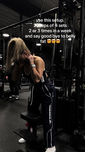 Everyone dreams of visible abs. A flat, defined stomach. But almost no one talks about why people fail for YEARS while “working their abs.” The truth? We keep making the same mistakes — over and over again. Mistake #1: Choosing the easy way. Instead of picking one effective strategy and sticking to it, people chase comfort workouts. Light crunches. 10-minute “ab burners.” Moves that feel like work but don’t create change. That’s not training — that’s self-soothing. Abs don’t respond to comfort. 