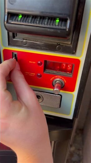 Coca-Cola Royal Vendors Vending Machine With No Coke Zero ( GONE WRONG )