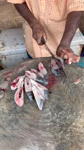 Old uncle’s legendary barracuda cutting skills! 🐟🔪 Perfect fry pieces in seconds 😳💯