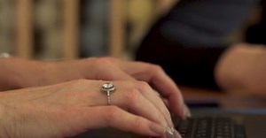 Video by Mikhail Nilov on Pexels