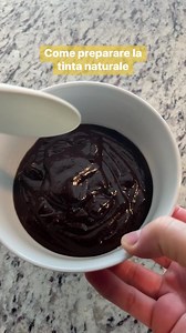 Come preparare la tinta naturale che nasconde capelli grigi e ricrescita già dopo una applicazione. ✨ #rimedinaturali #bellezza #bellezzanaturale #capelli #capellibianchi #curadeicapelli | Rimedio Naturale