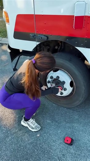 No batteries needed! #snapon #powerwrench #manualimpact #dieseltechnician