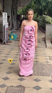 Urfi Javed turns heads once more with her unique and stunning fashion statement, setting new style trends! #urfijaved #urfi | Viral Bhayani Videos