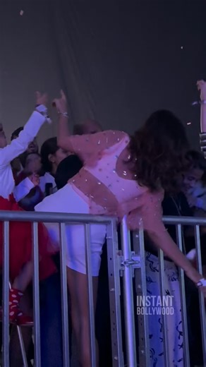 Instant Bollywood on Instagram: "Shriya, Wamiqa, and Nitanshi enjoy Sunidhi Chauhan’s live concert. #instantbollywood #gh"