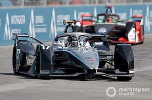 Mercedes’ de Vries explains why he lost maiden FE podium